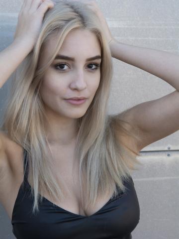 Лилия Ласковая Брюнетка